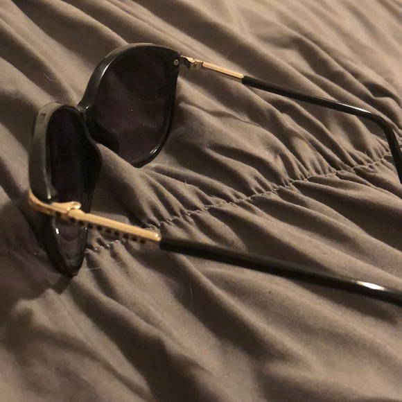 Sunglasses 🔥 - Picture 2 of 5